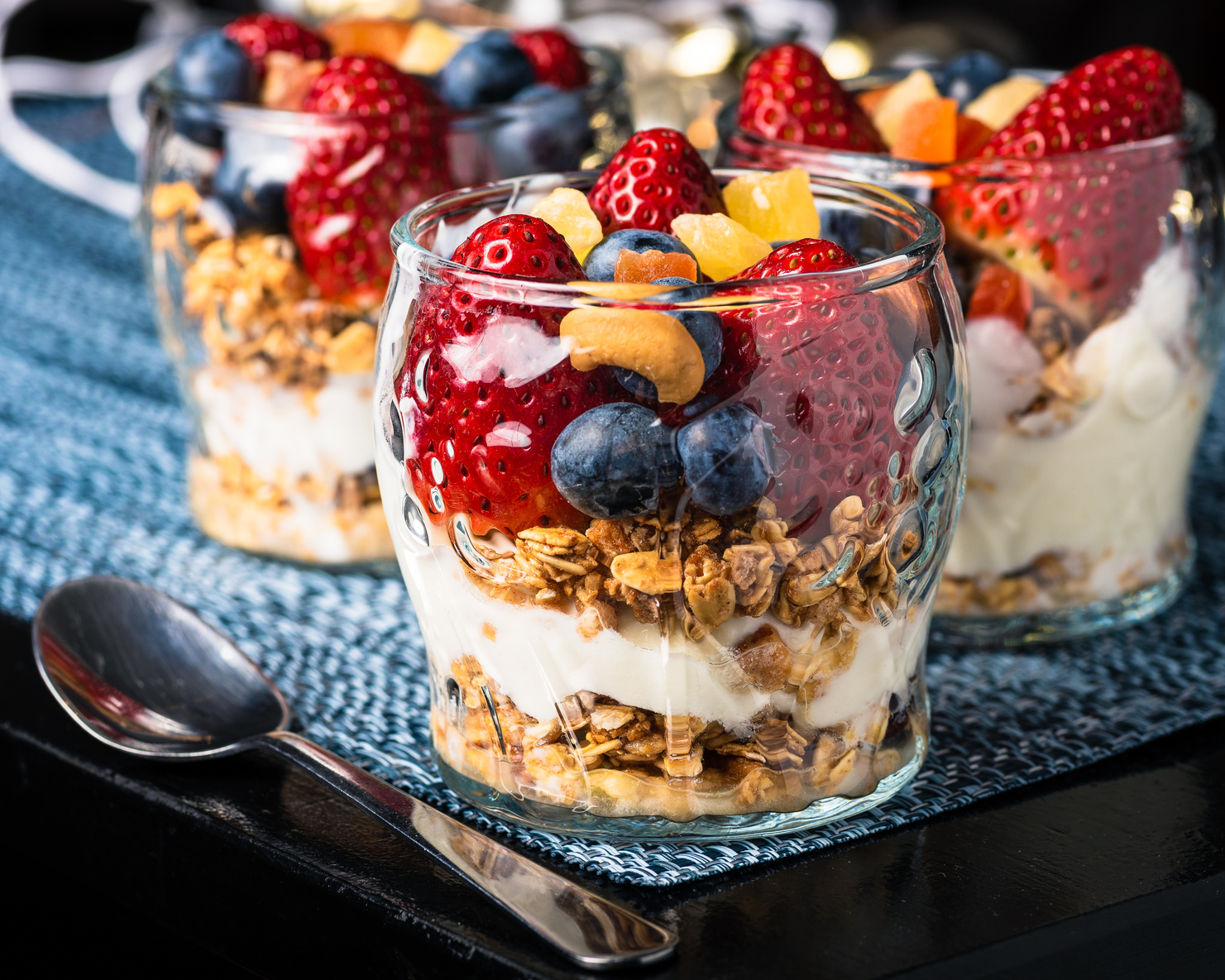 Granola and yoghurt fruit cup